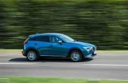 Mazda CX-3, side action